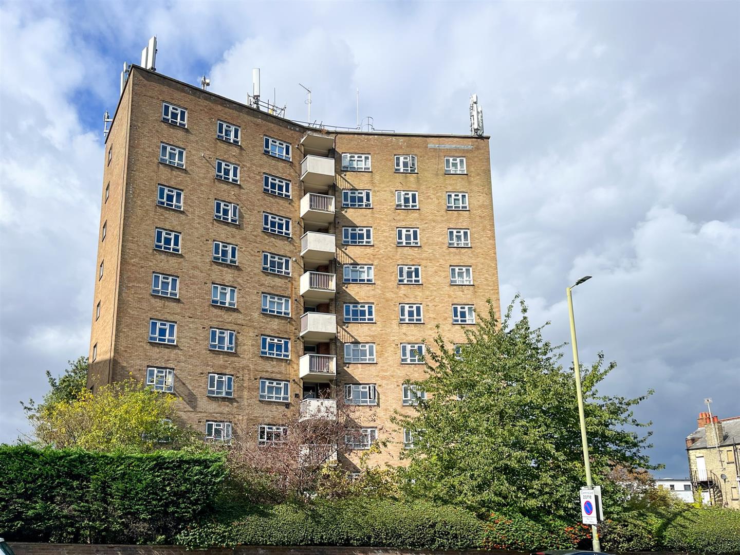 3 bed property in Orchard Mead House, Finchley Road